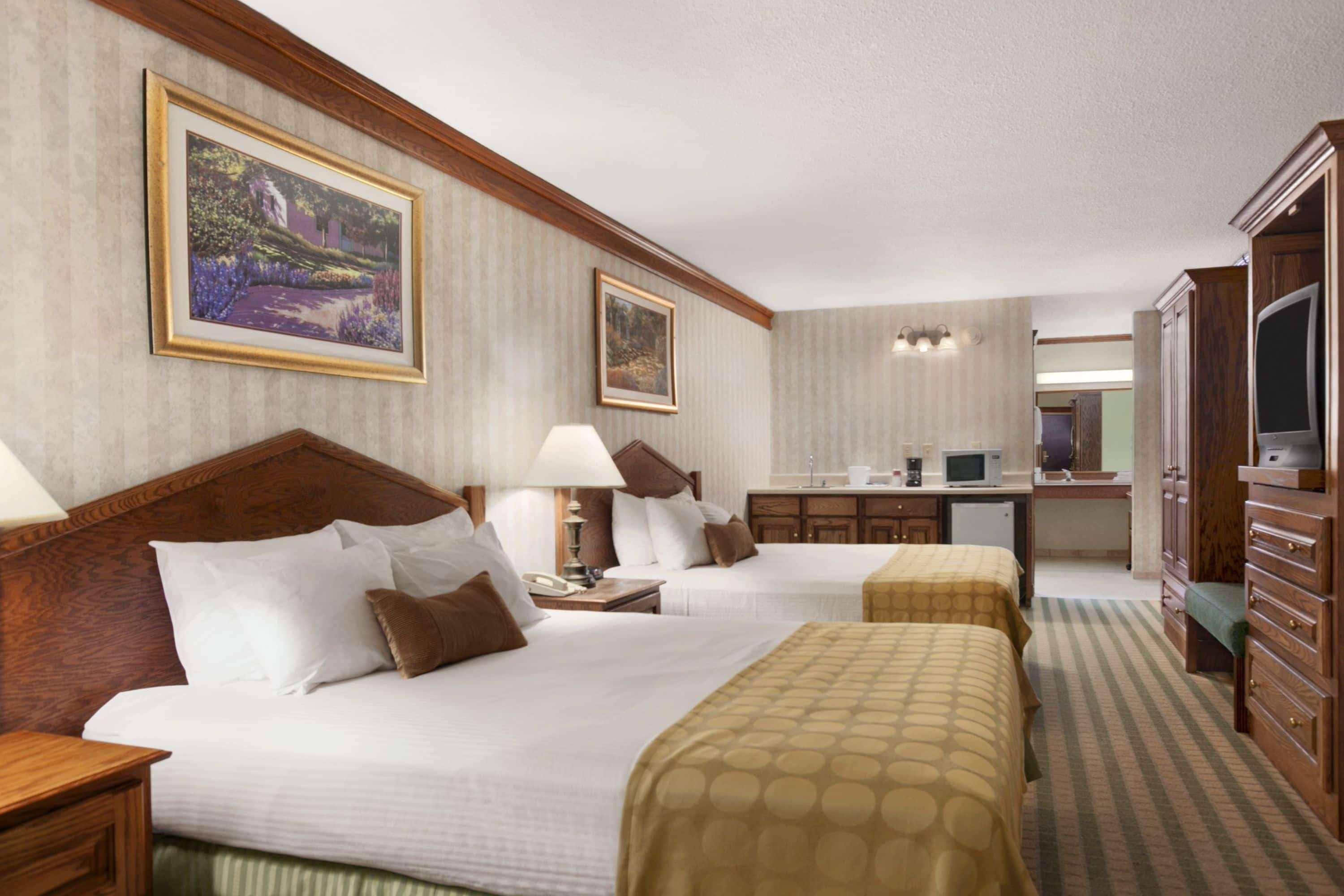 Ramada By Wyndham Saginaw Hotel & Suites Exterior foto