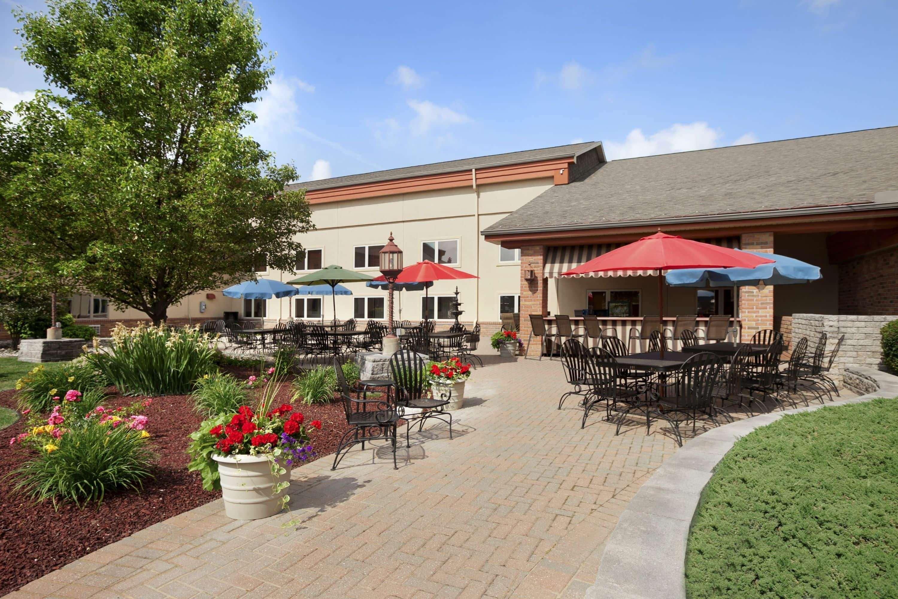 Ramada By Wyndham Saginaw Hotel & Suites Exterior foto