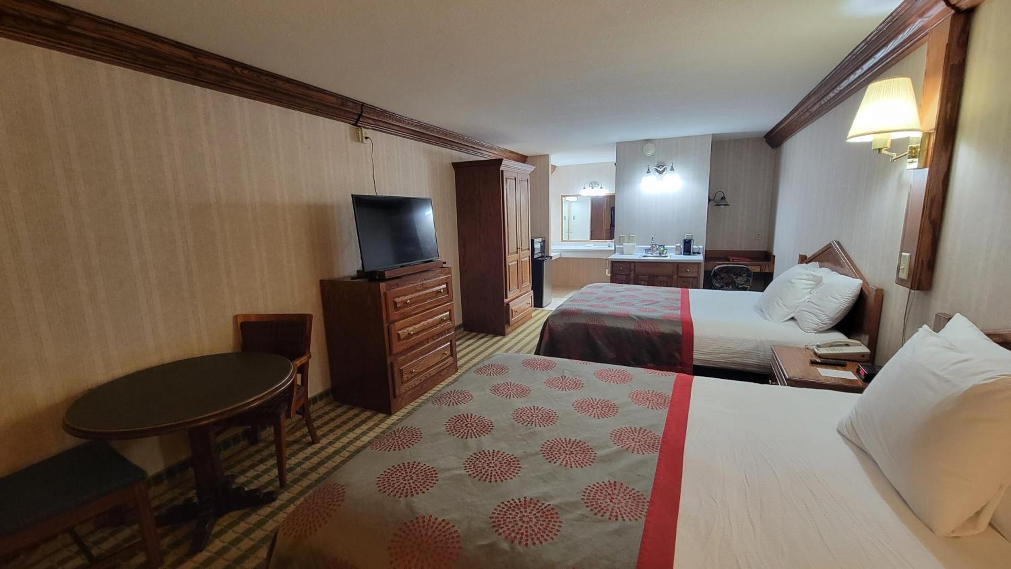 Ramada By Wyndham Saginaw Hotel & Suites Exterior foto
