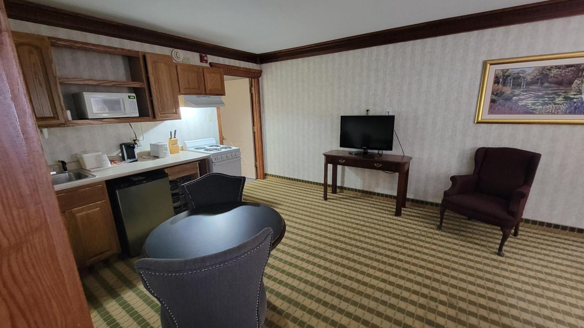 Ramada By Wyndham Saginaw Hotel & Suites Exterior foto