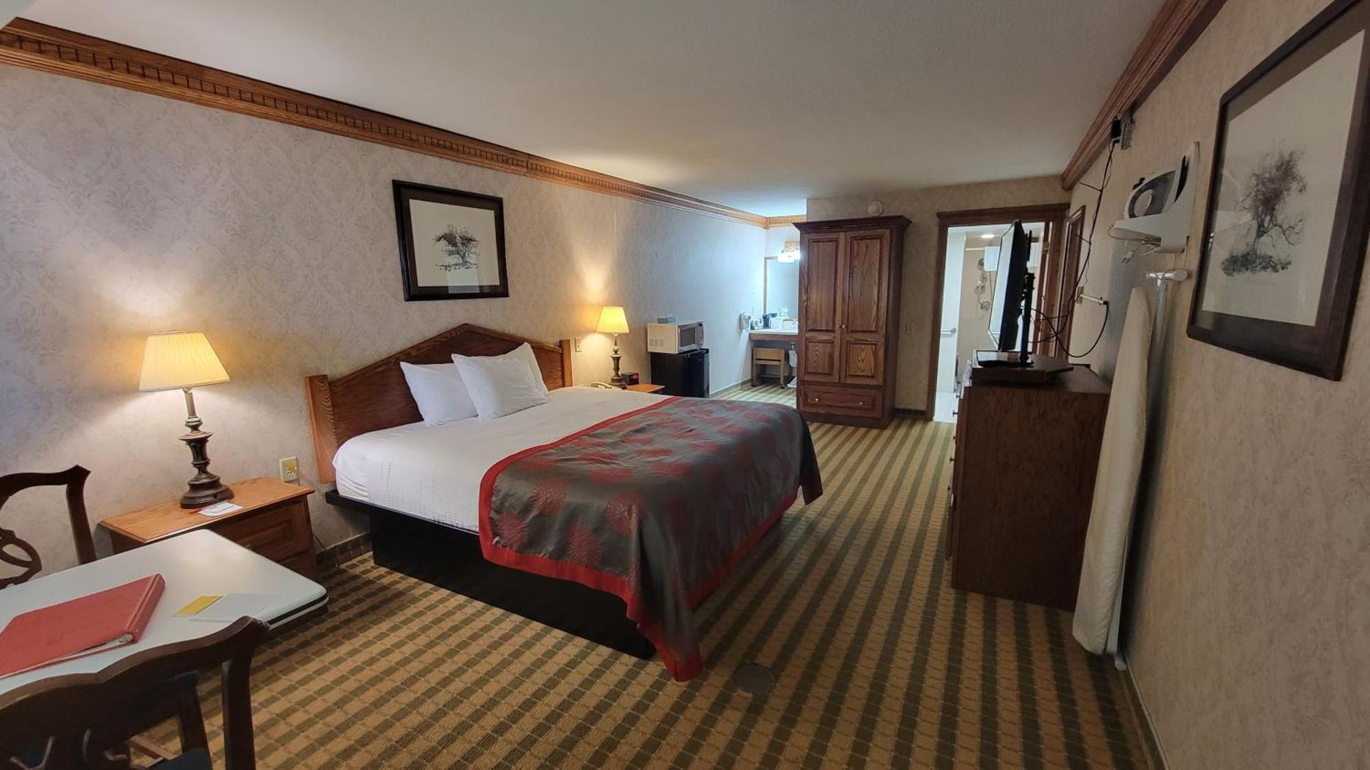 Ramada By Wyndham Saginaw Hotel & Suites Exterior foto