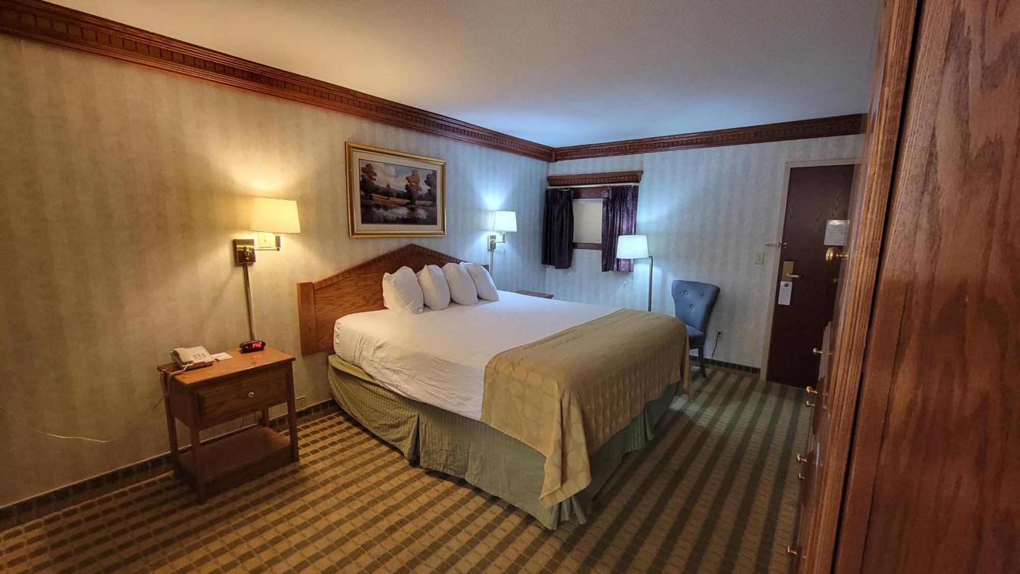 Ramada By Wyndham Saginaw Hotel & Suites Exterior foto