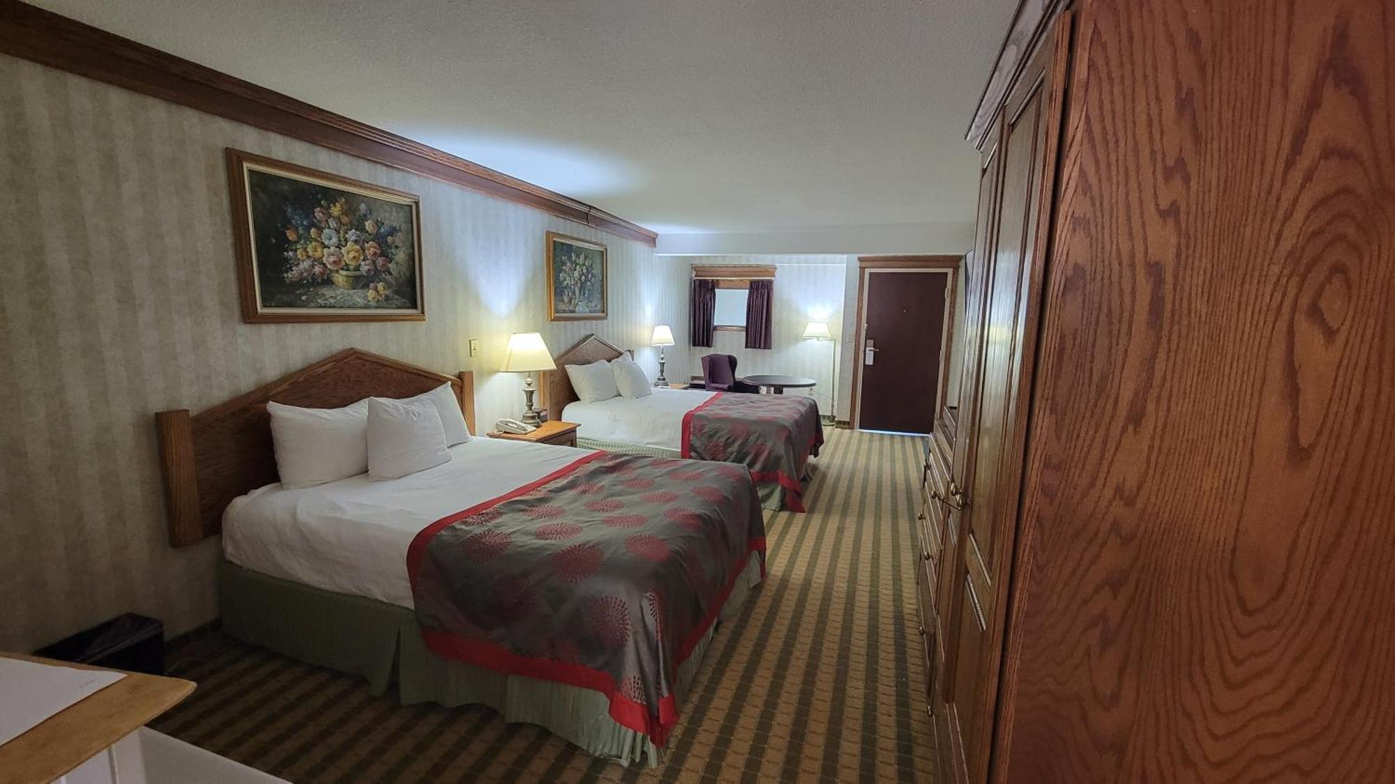 Ramada By Wyndham Saginaw Hotel & Suites Exterior foto